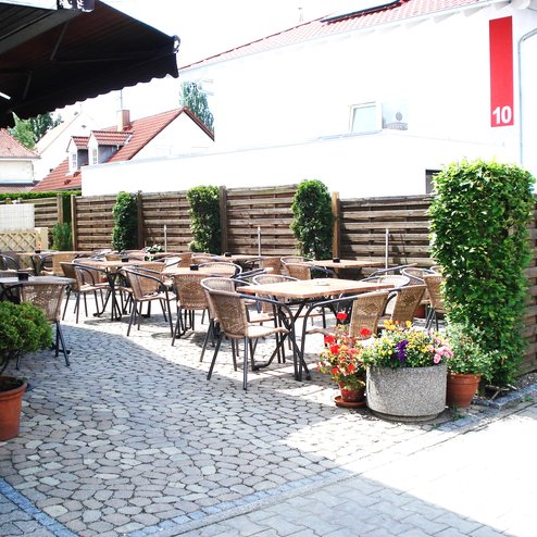 Haus Illertissen mit Gastgarten